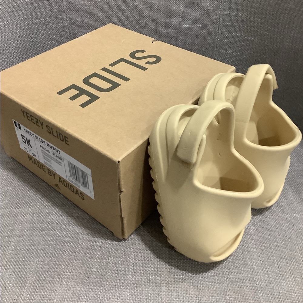 Adidas X Yeezy Slide Toddler 5 in Dessert Sand